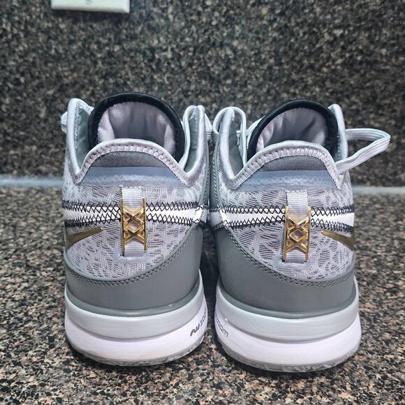 Zoom LeBron DO NOT BUY. NOT AVAILABLE - Picture 4 of 7